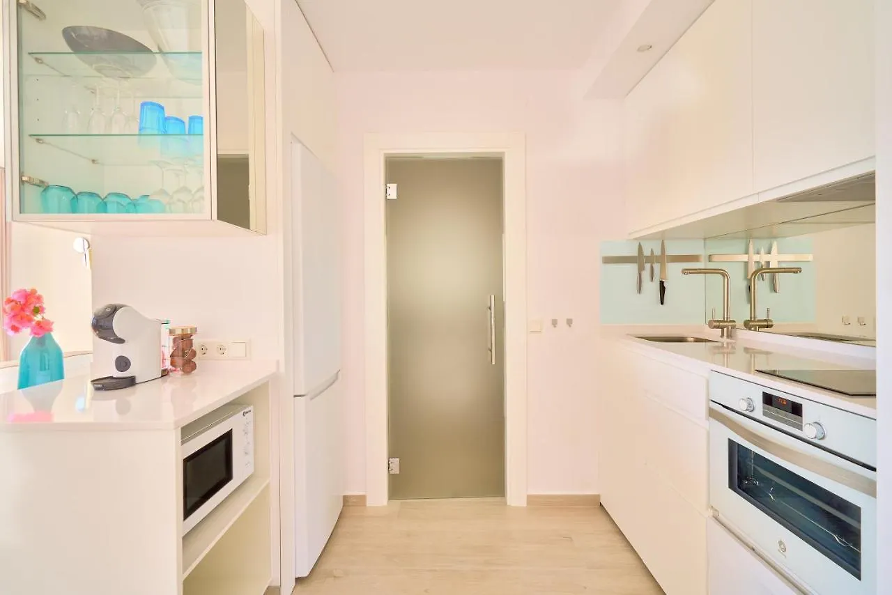 Apartment Honeymoon Corner Suite, Sun-All-Day Terrace On The Best Beach Of Marbella Spain