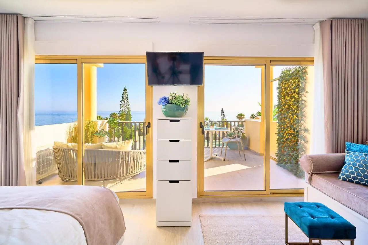 Apartment Honeymoon Corner Suite, Sun-All-Day Terrace On The Best Beach Of Marbella